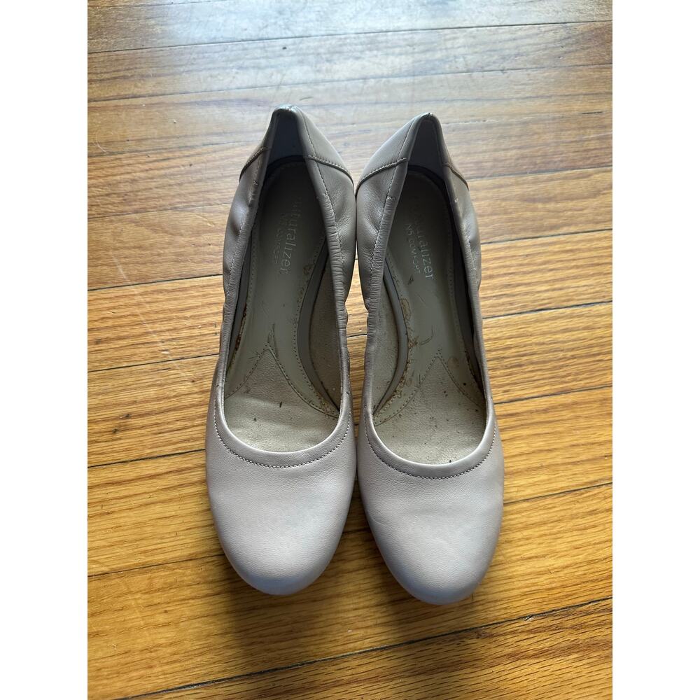 Naturalizer Taupe Leather Wedge Heels 7M Comfort Classic Peeling Inside